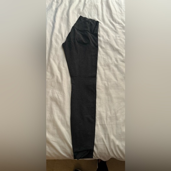 Lululemon Wunder Under gray size 4, brushed - Picture 3 of 3